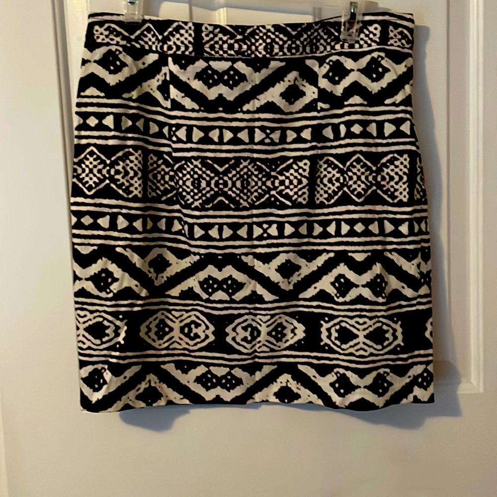 Le Château skirt knee